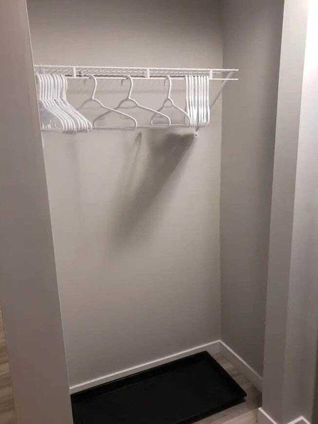 152 Essex St - Photo 7 of 10