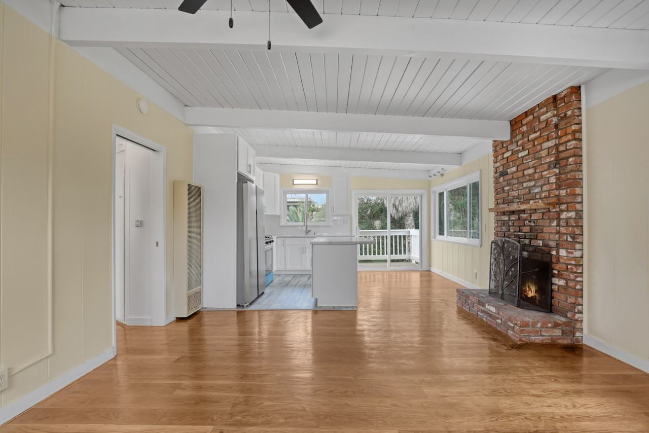 221 Avenida Monterey #D - Photo 5 of 12