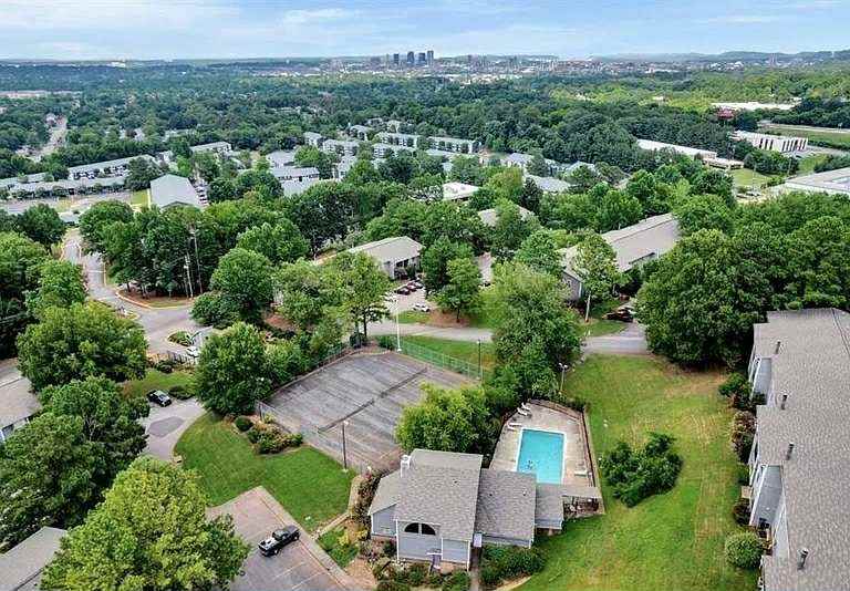 405 Skyview Dr #F - Photo 4 of 19