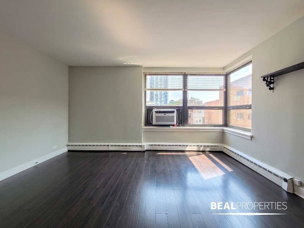 445 West Wellington Avenue