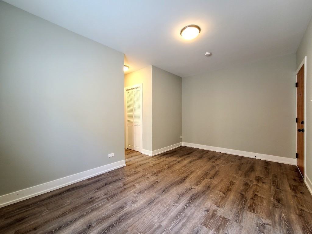 433 West Belden Avenue - Photo 3 of 8