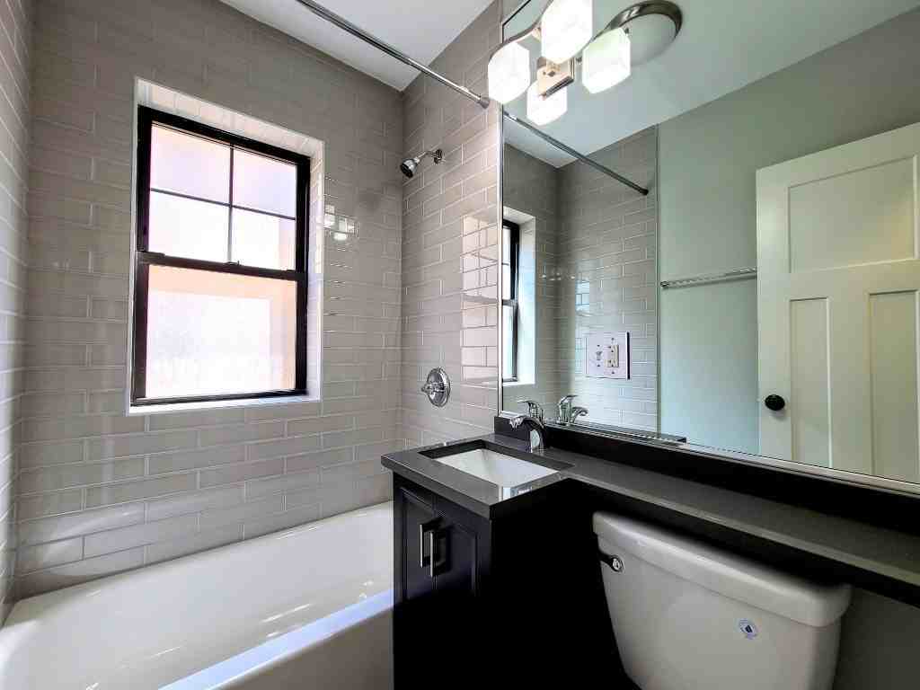 433 West Belden Avenue - Photo 6 of 8
