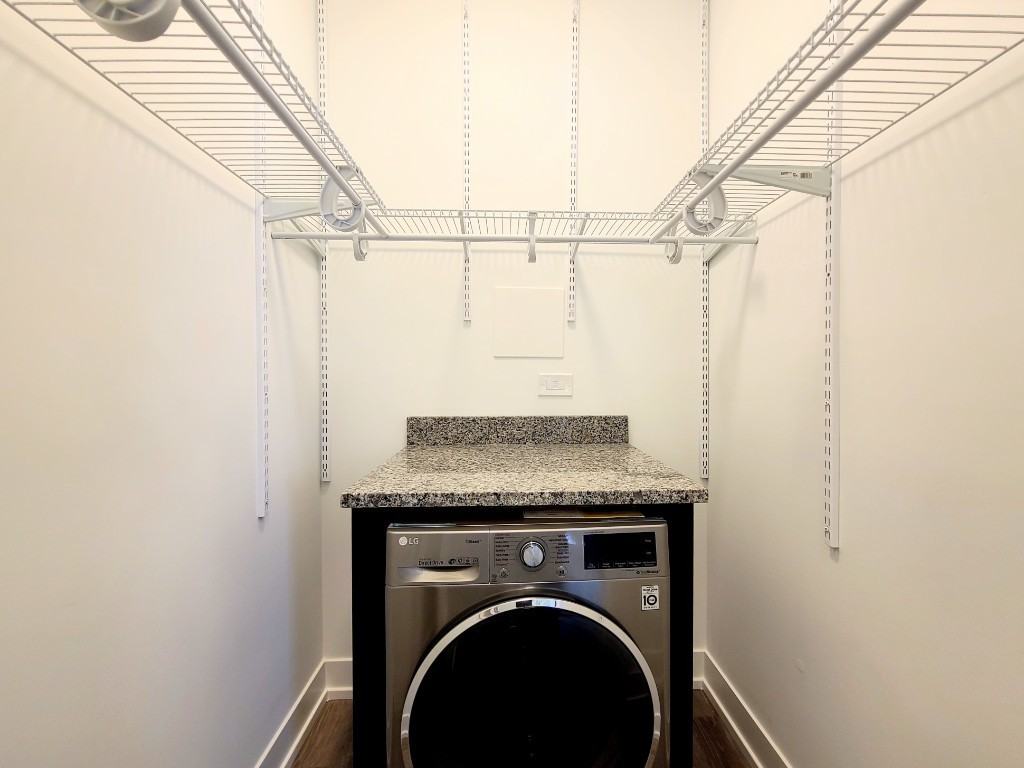 433 West Belden Avenue - Photo 7 of 8