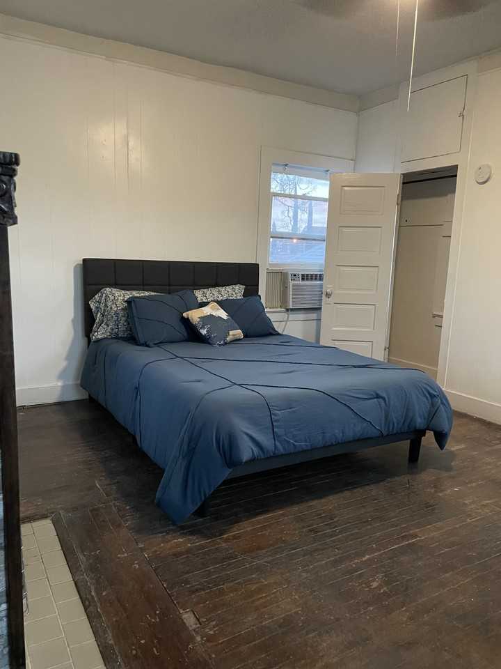 Unit #3 1119 Brown Street #3 - Photo 2 of 11