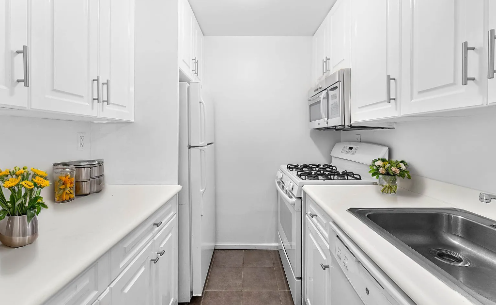 205 East 12th Street #G2 - Photo 5 of 9