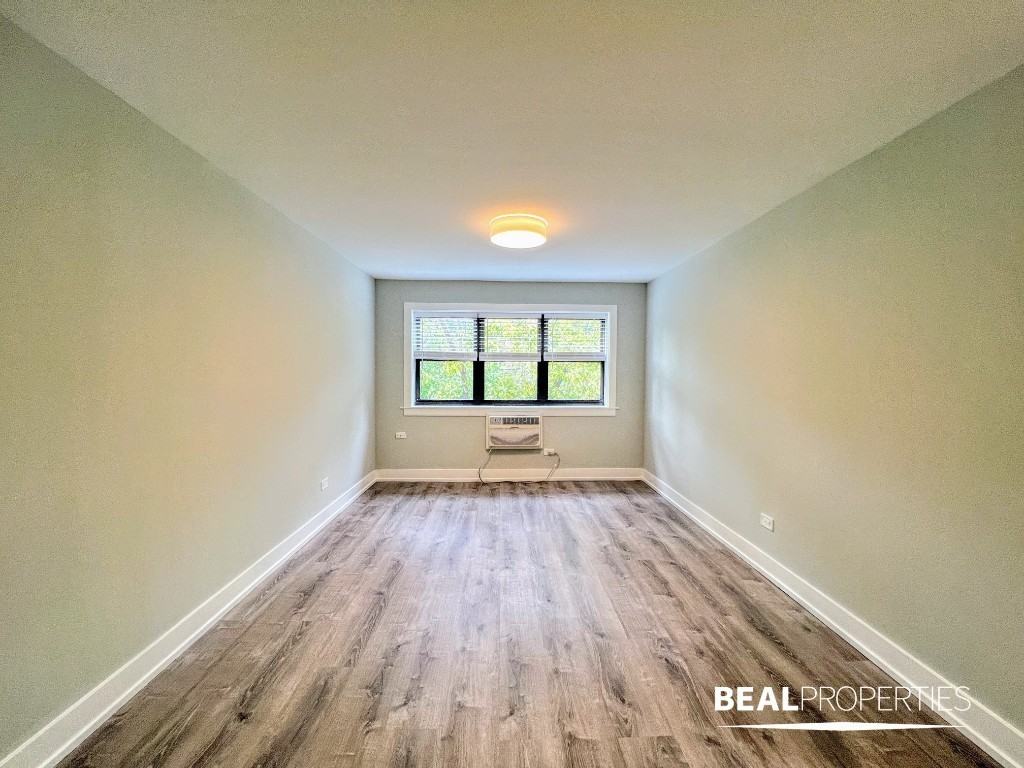 447 W Barry Ave #308