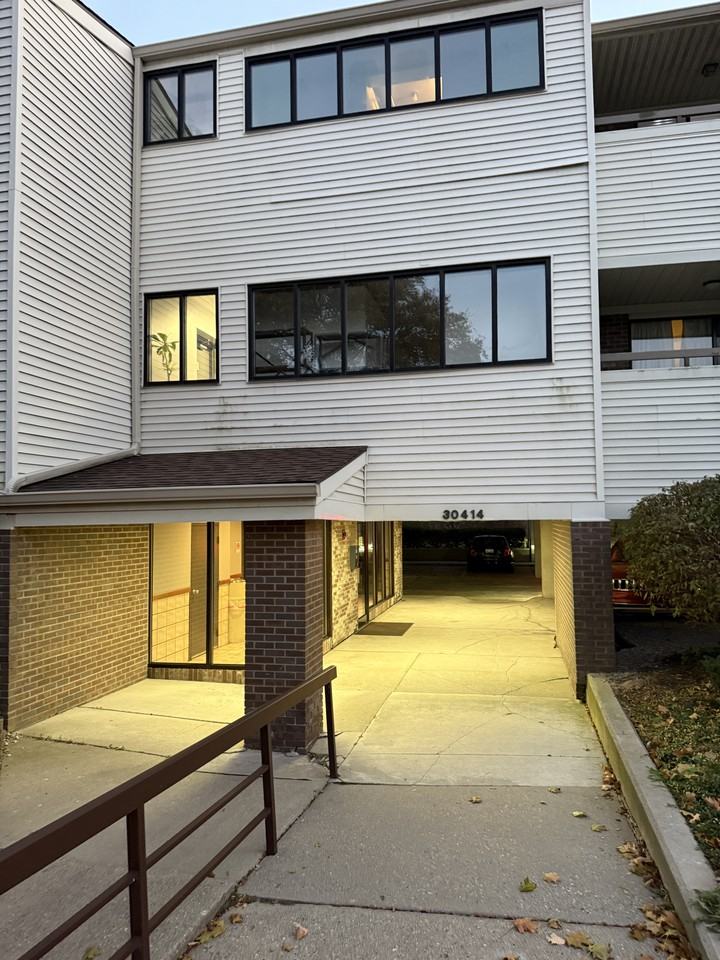 30414 Orchard Lake Rd #12 - Photo 2 of 13