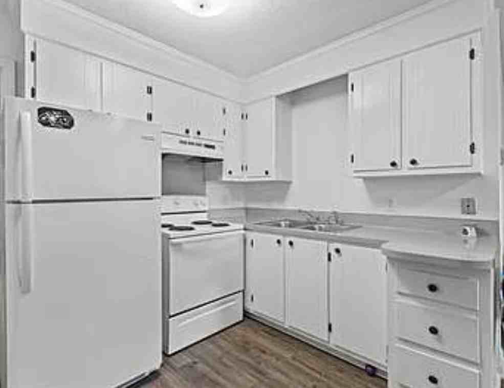 1095 Cheyenne Ct #B - Photo 4 of 15