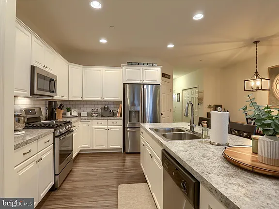 1730 Fairbank Ln - Photo 3 of 14