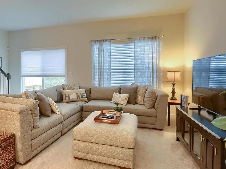 1730 Fairbank Ln - Photo 5 of 14