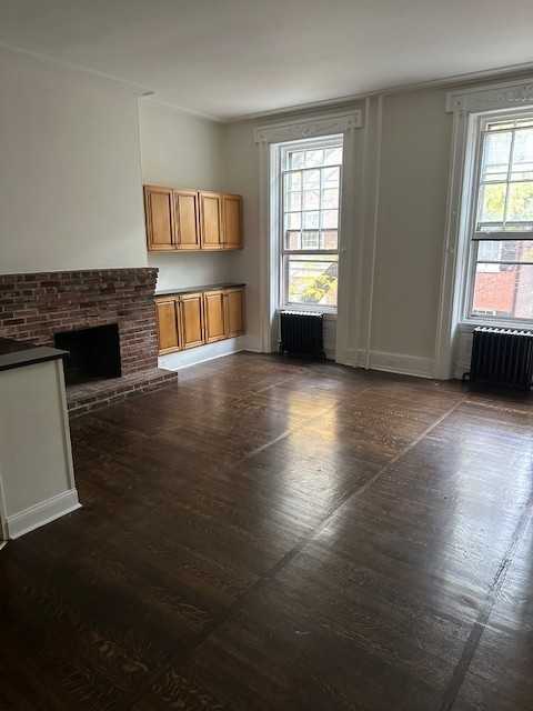 909 Clinton St #2B - Photo 5 of 7