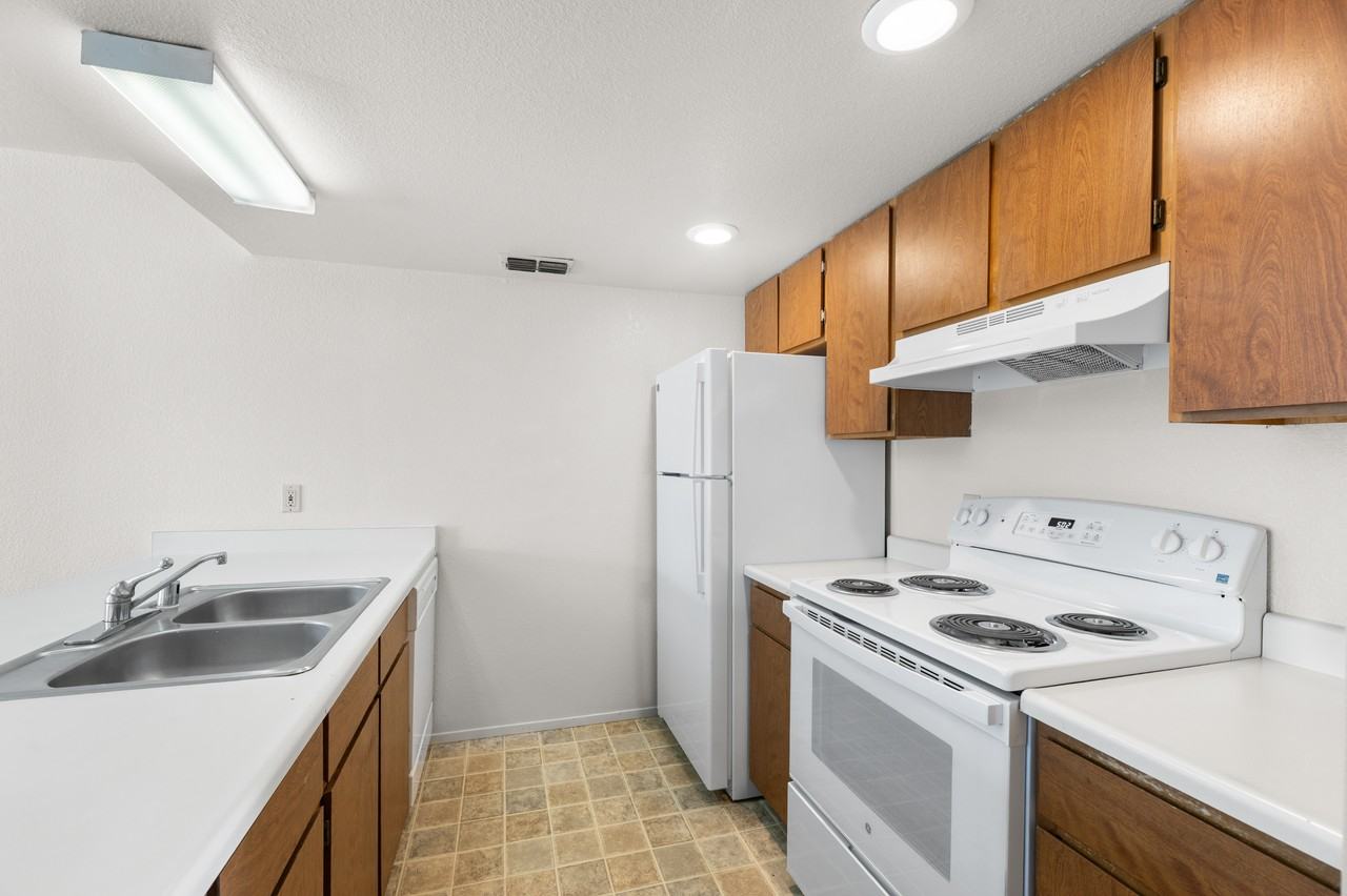 1580 Dana Dr #5 - Photo 5 of 7