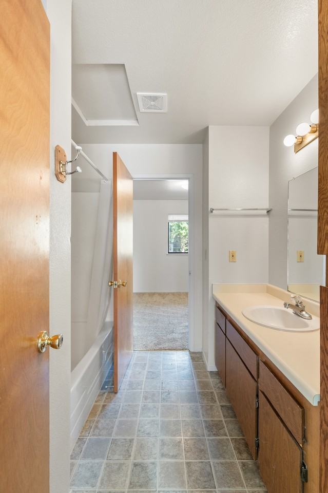 1580 Dana Dr #5 - Photo 6 of 7