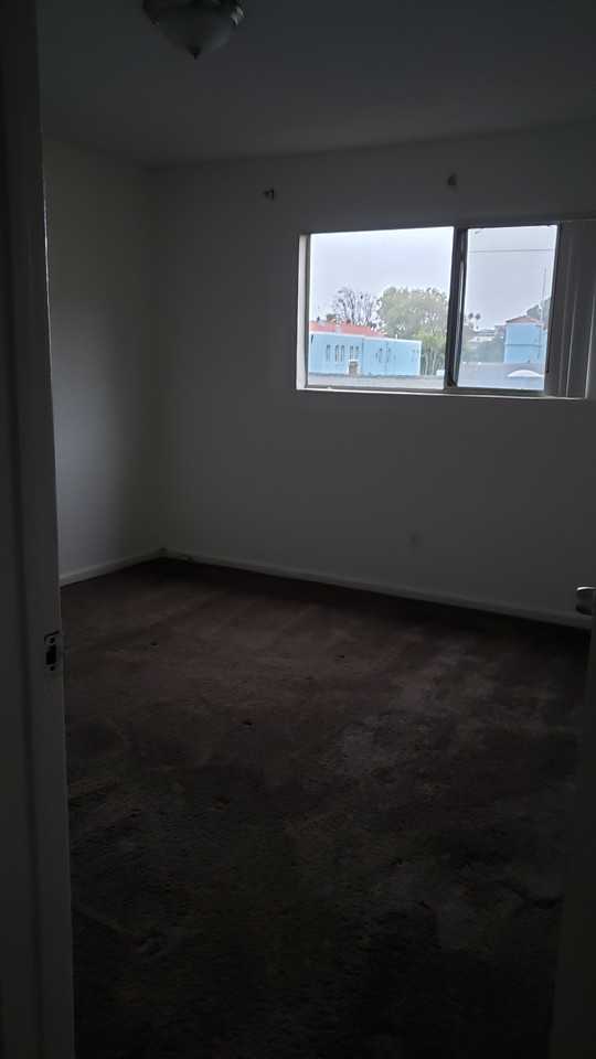 637 W 32nd St #639-1-2 - Photo 7 of 8