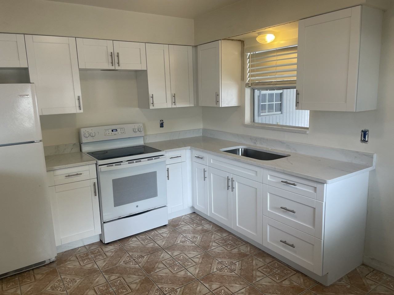 403 S Orion Ave #NA - Photo 3 of 12