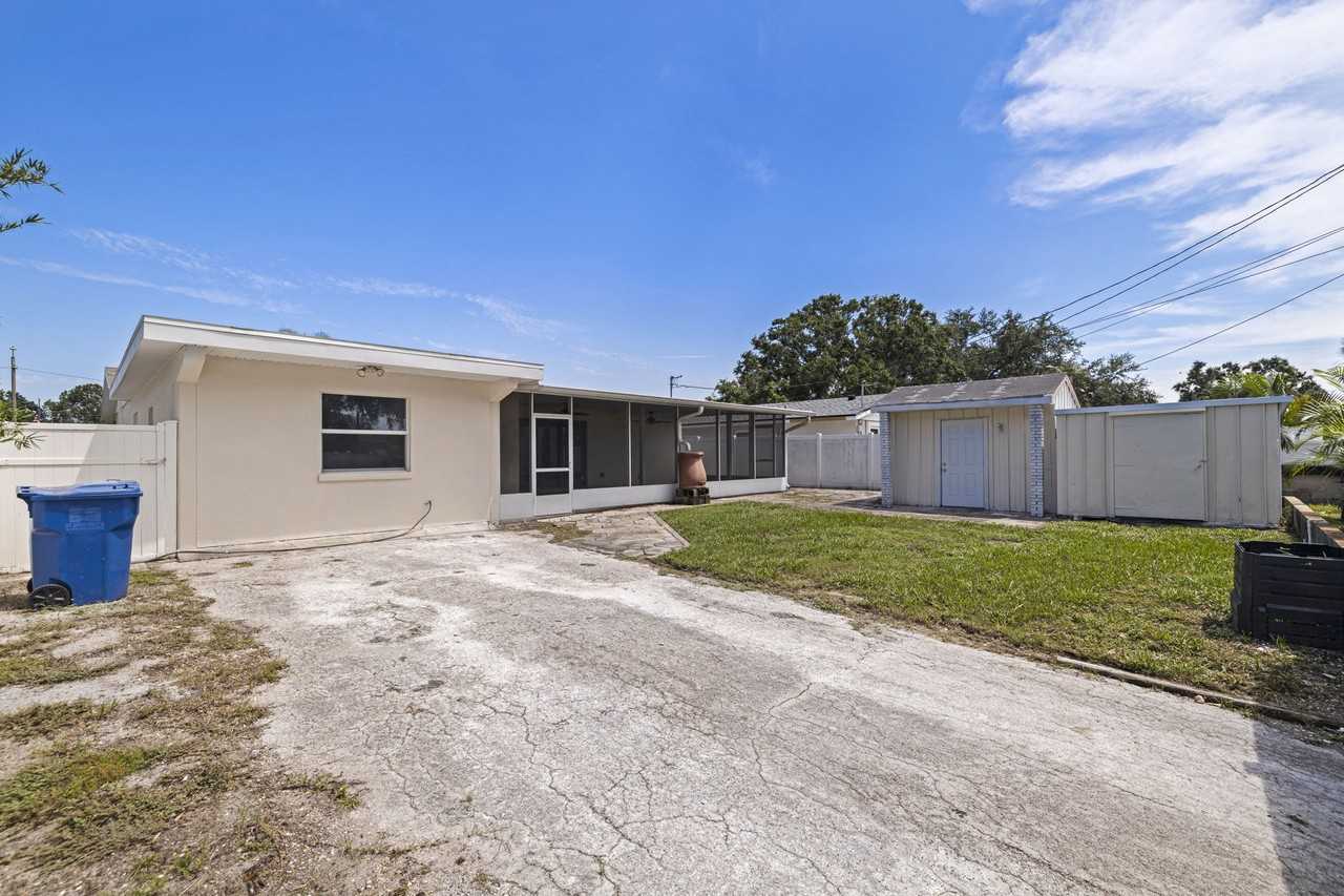 934 41st Avenue Northeast #NA - Photo 2 of 19