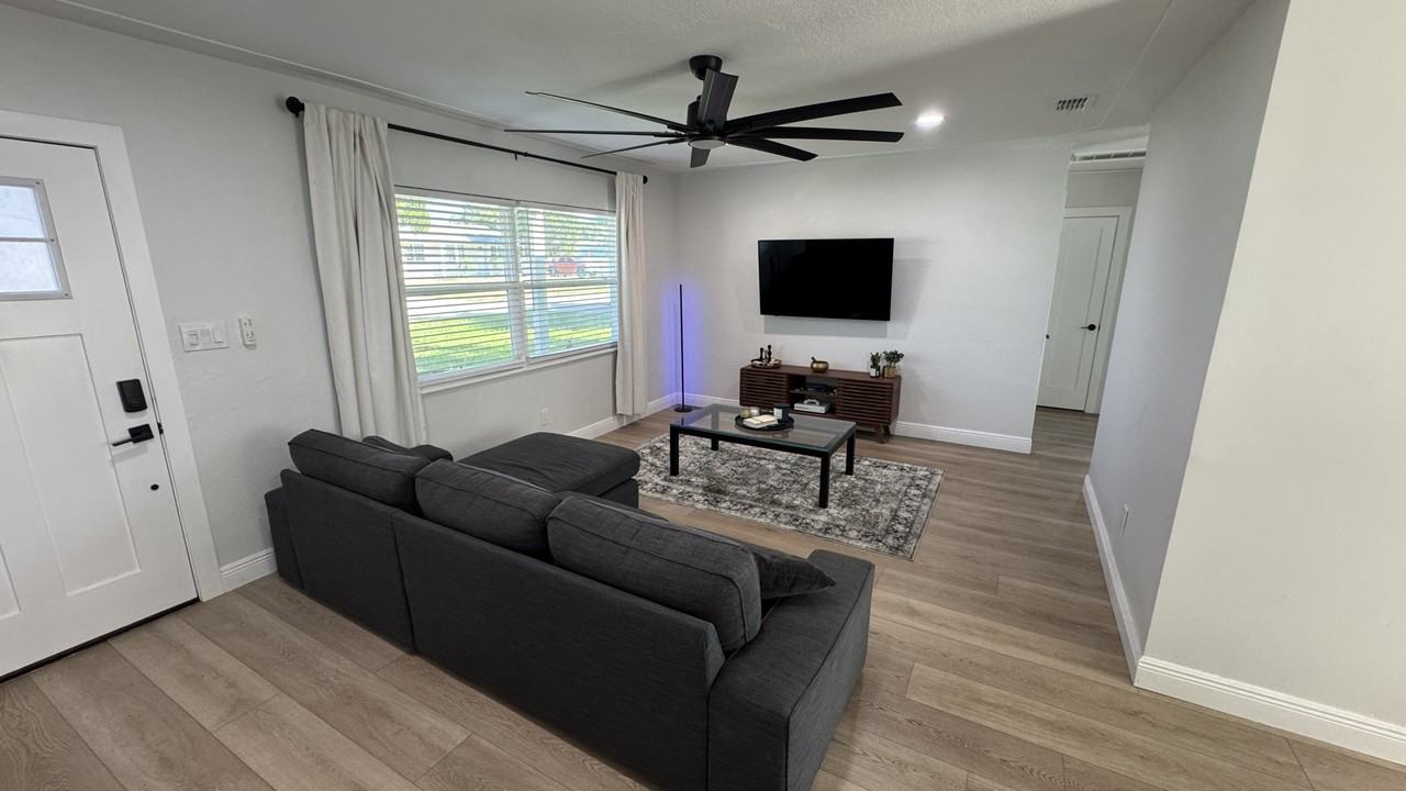 2936 27th Avenue North #NA - Photo 3 of 10