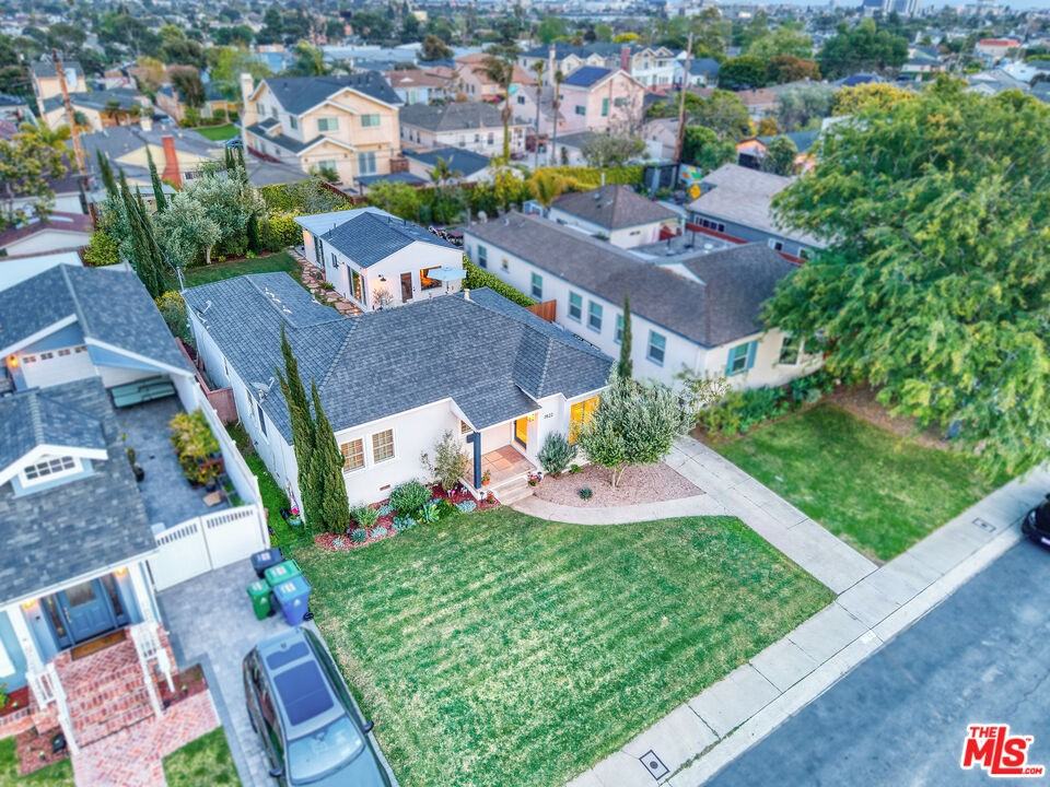 7822 Bleriot Ave #NA - Photo 3 of 40