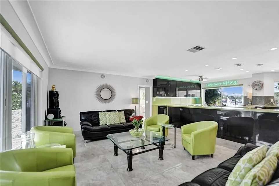 2830 Ne 55th St #NA - Photo 4 of 50