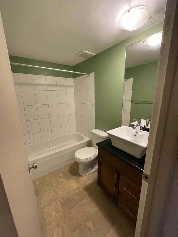 601 Lansdowne Avenue #4 - Photo 3 of 15