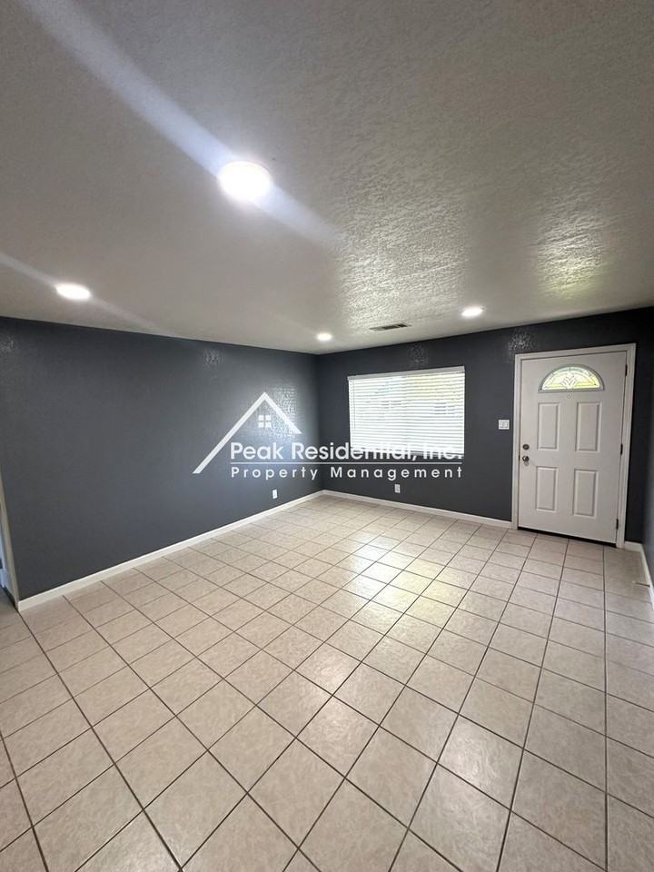 6946 Gillingham Way - Photo 6 of 19