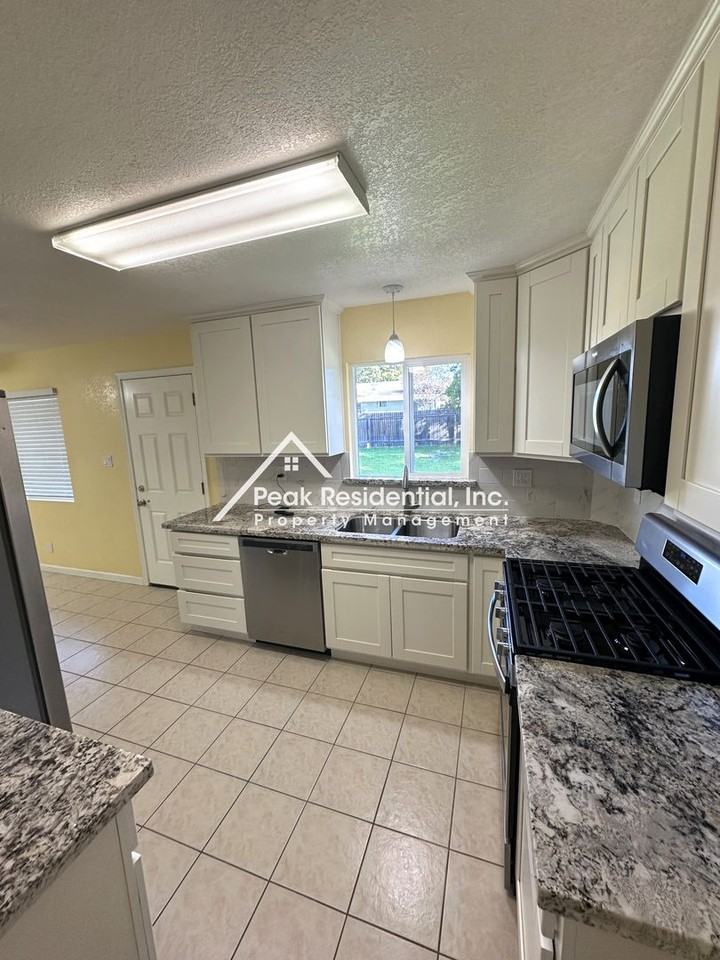 6946 Gillingham Way - Photo 7 of 19