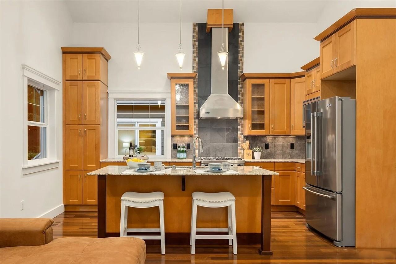 10133 Northeast 113th Place - Photo 2 of 36