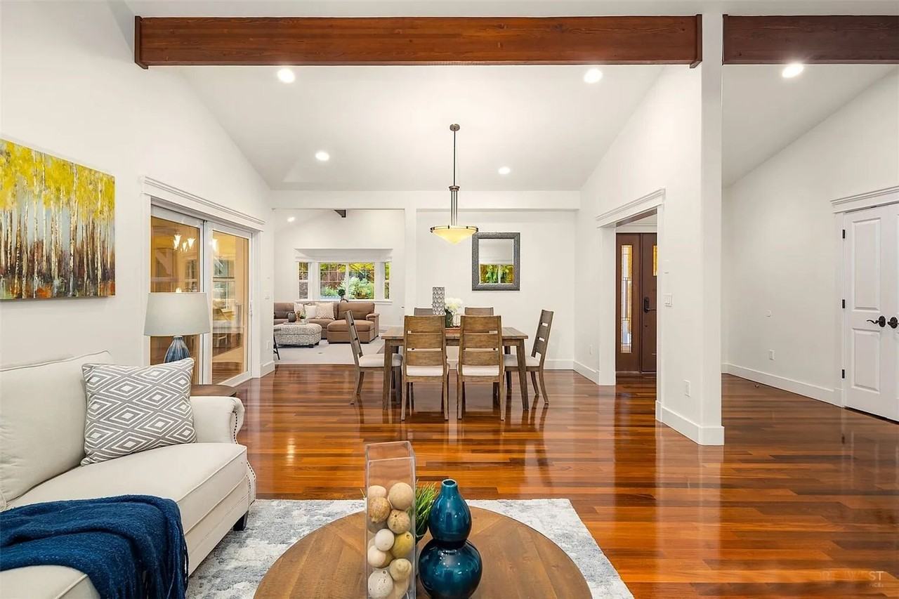 10133 Northeast 113th Place - Photo 4 of 36