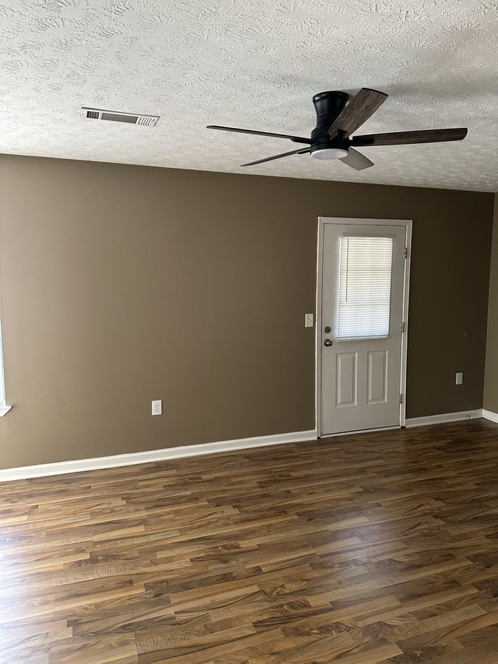 501 Mansion St #503 - Photo 3 of 10