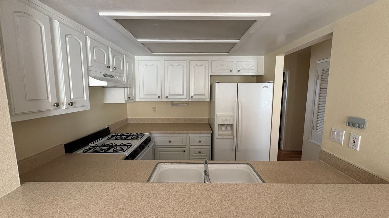 1025 N Tippecanoe Ave #218 - Photo 3 of 7