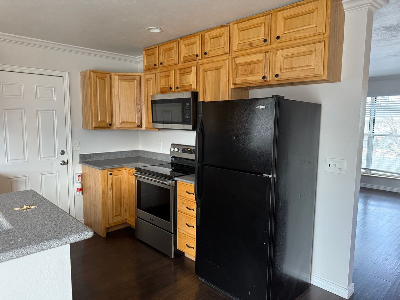 100 Beacon Hill Dr - Photo 2 of 27