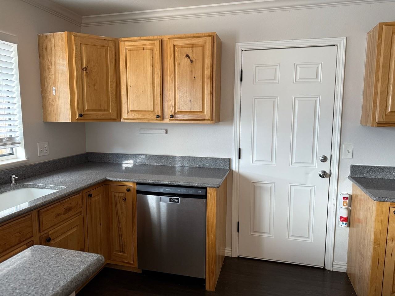 100 Beacon Hill Dr - Photo 4 of 27