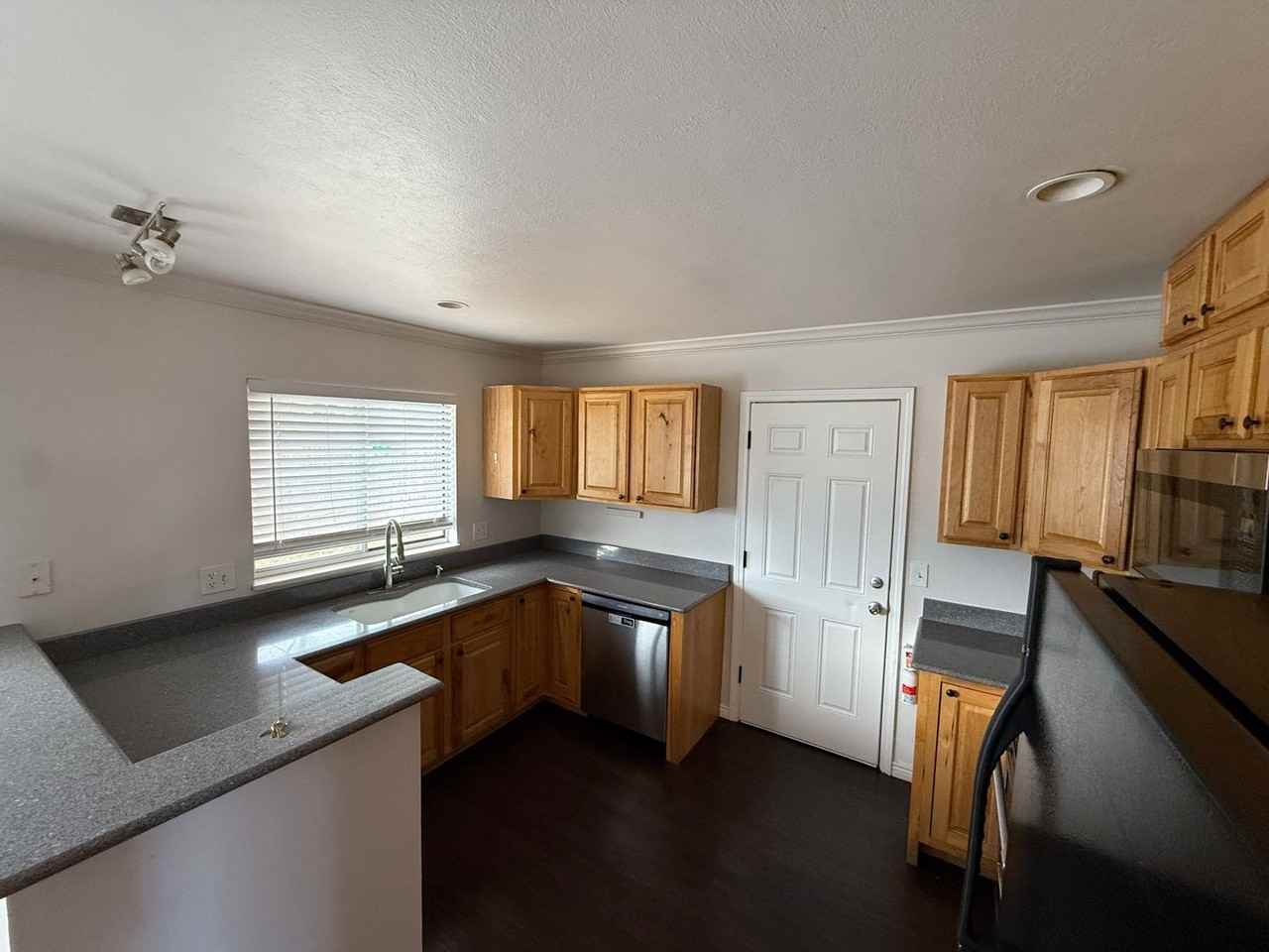 100 Beacon Hill Dr - Photo 5 of 27