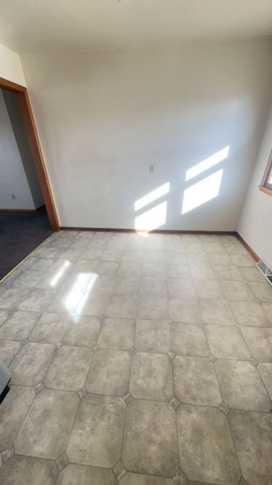 2807 25th St - Photo 4 of 8