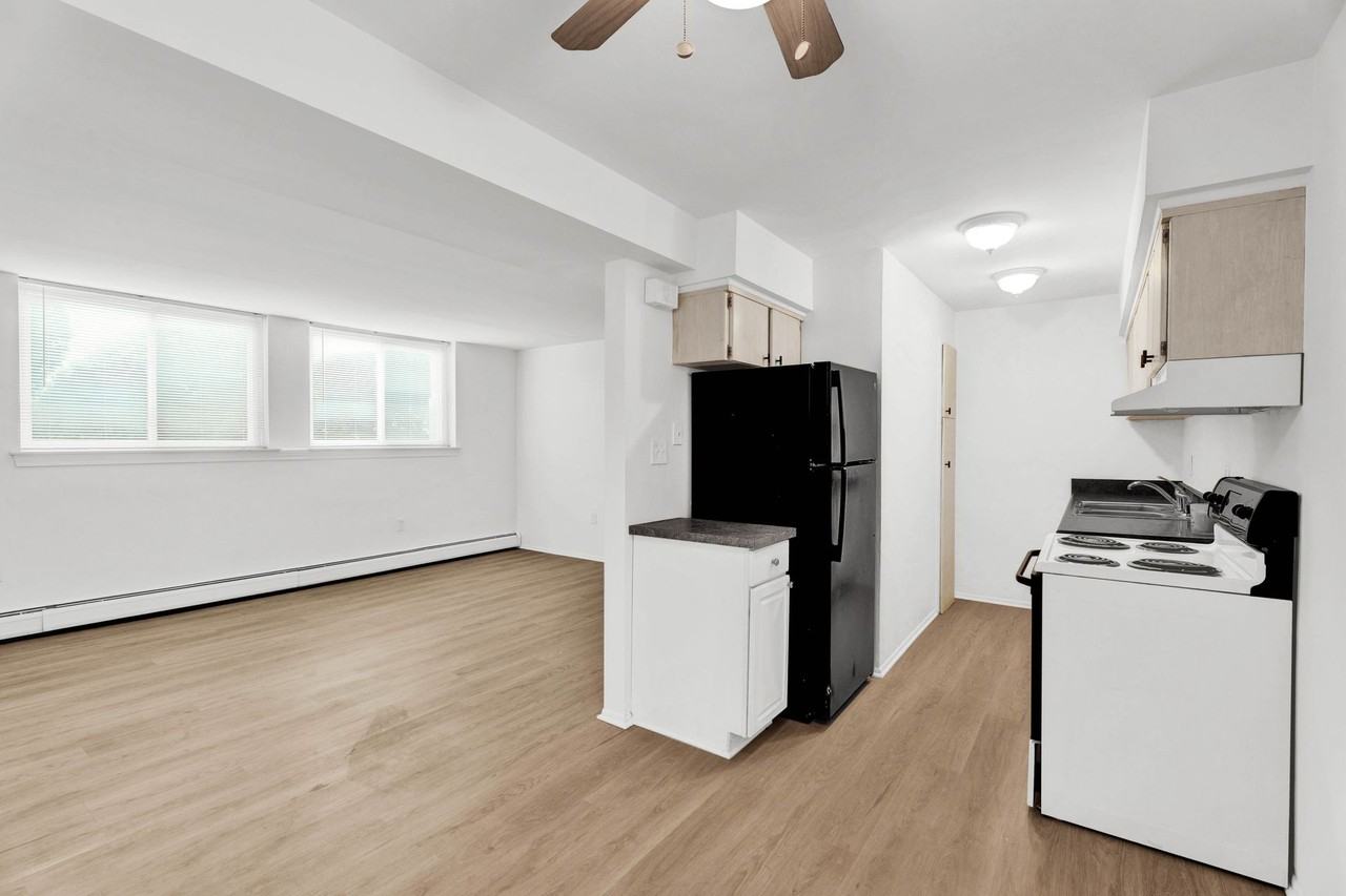 Corewell House Apartments - Photo 2 of 11