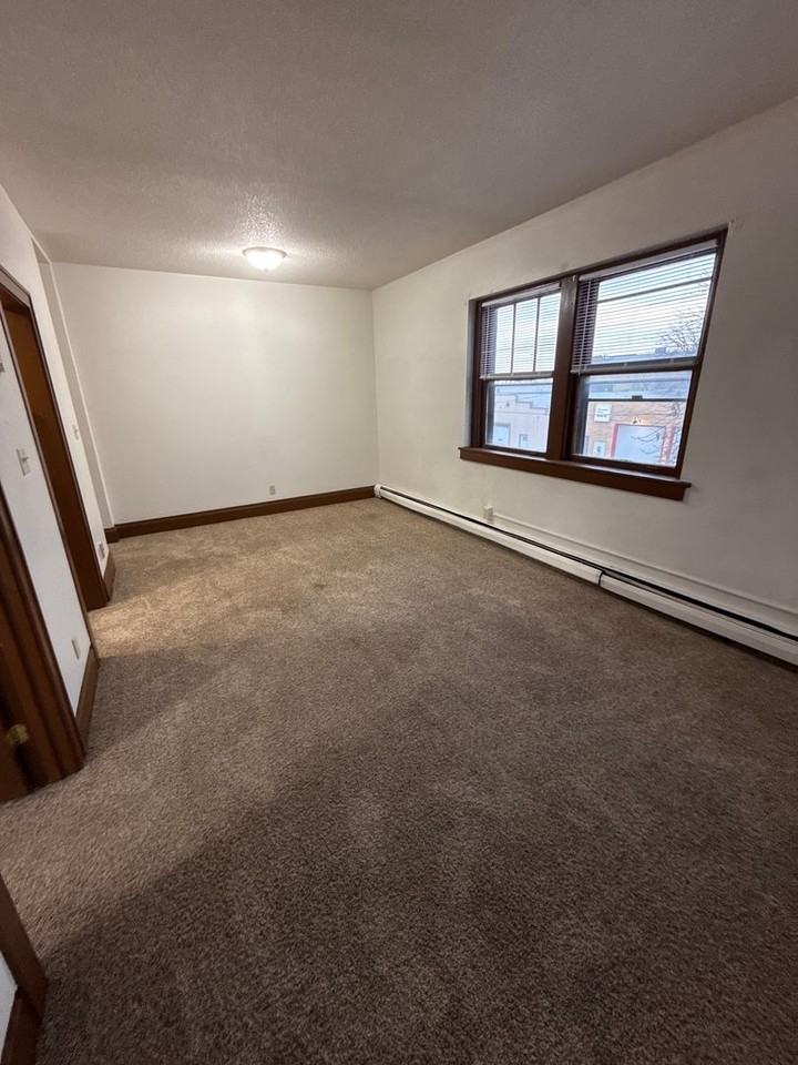 402 2nd Avenue Northwest #302 - Photo 3 of 5