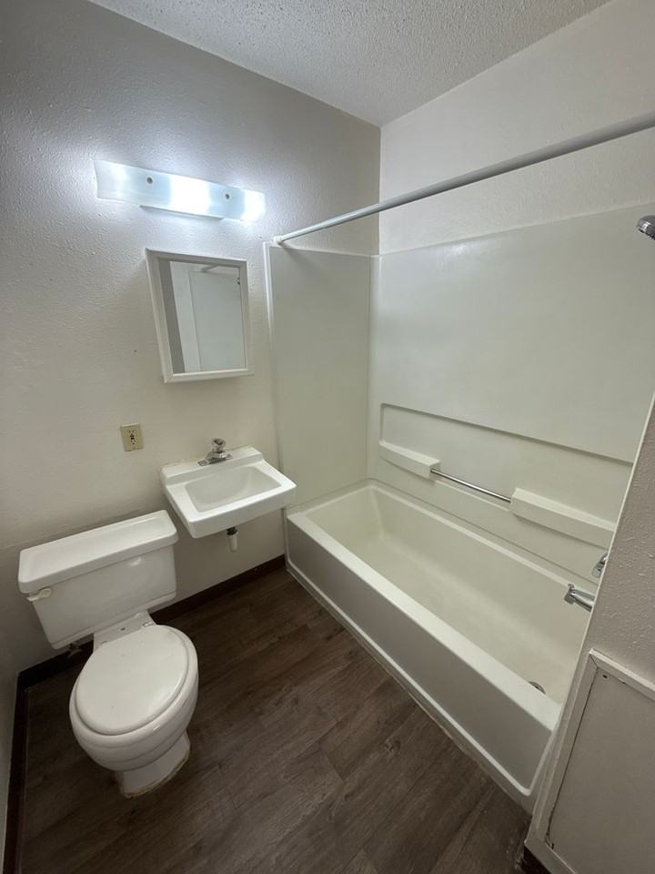 402 2nd Avenue Northwest #302 - Photo 5 of 5