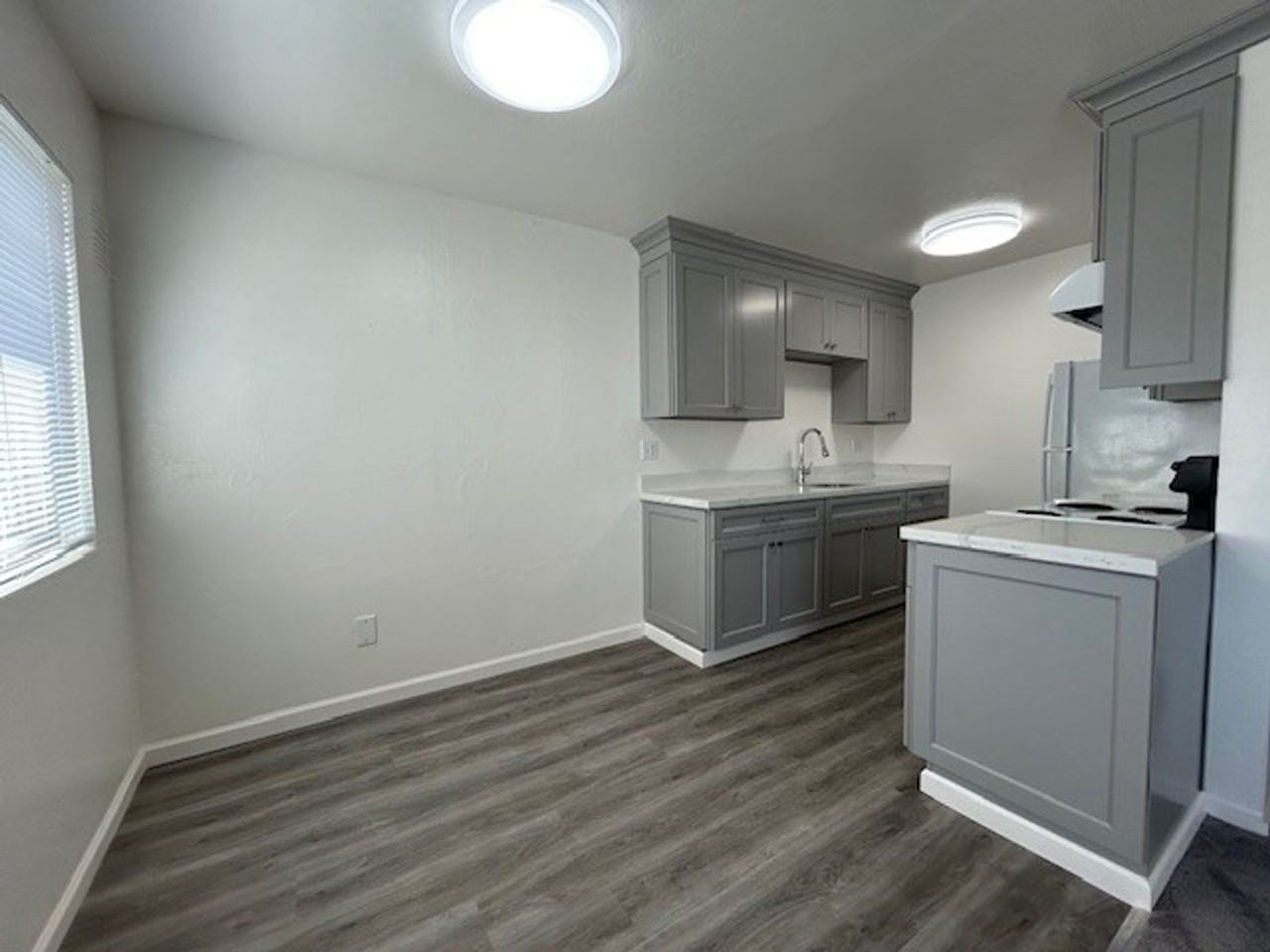 2236 Lincoln Ave - Photo 3 of 11