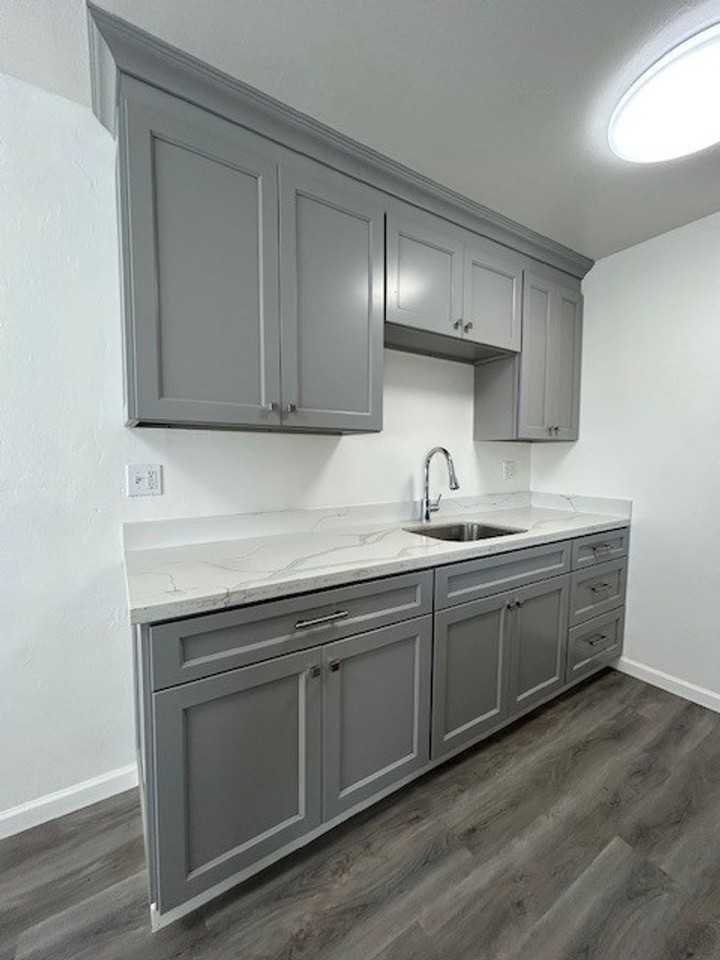 2236 Lincoln Ave - Photo 6 of 11