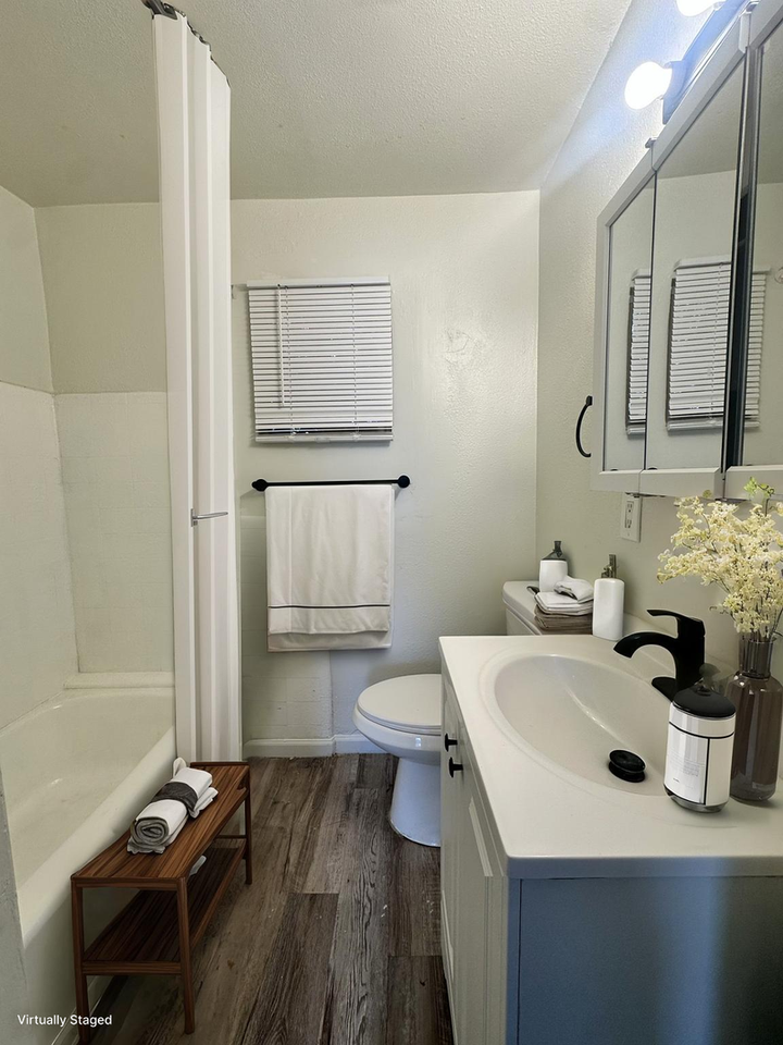 150 S Main St #4 - Photo 3 of 4