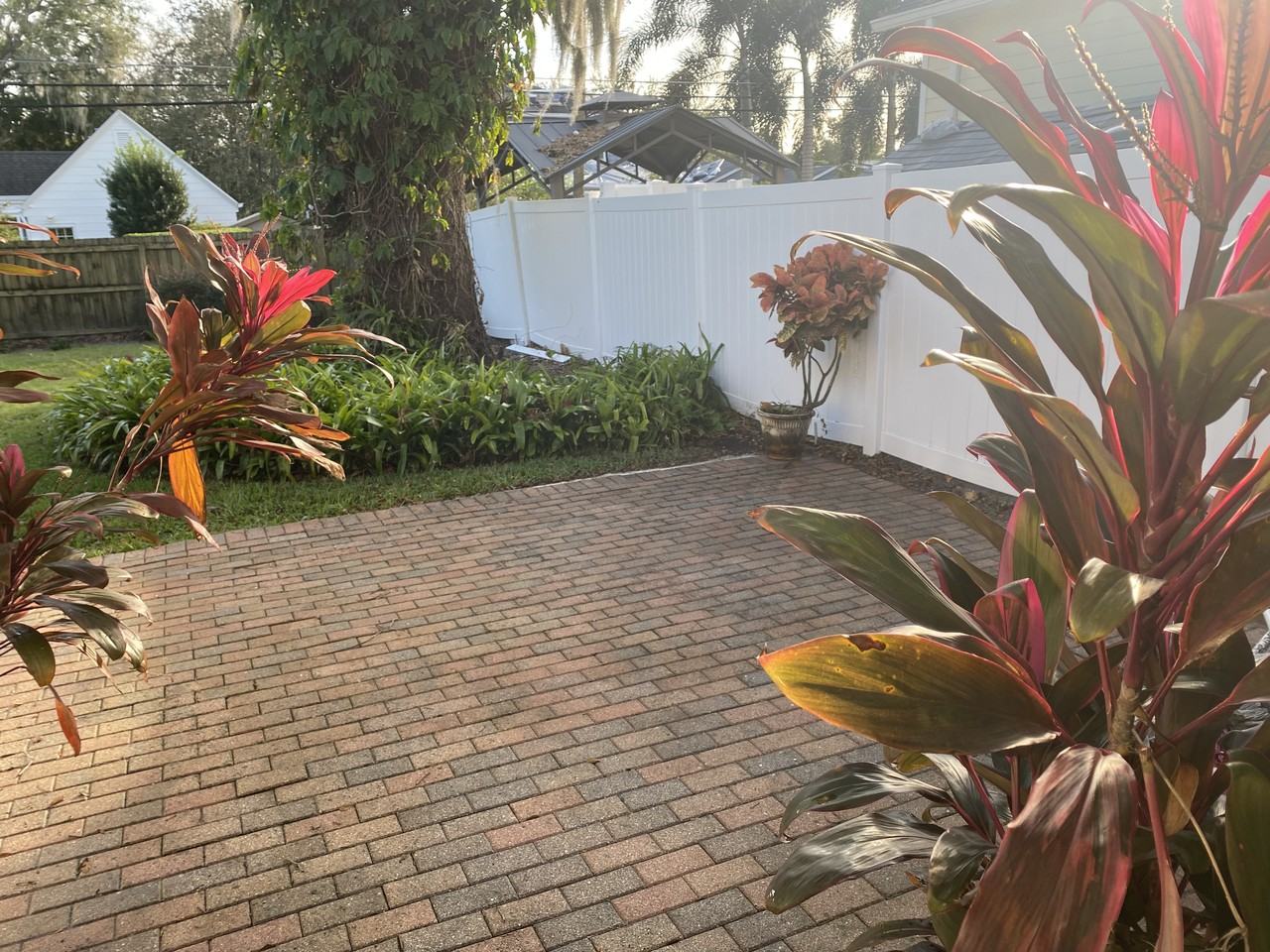 612 Stetson St #NA - Photo 4 of 33