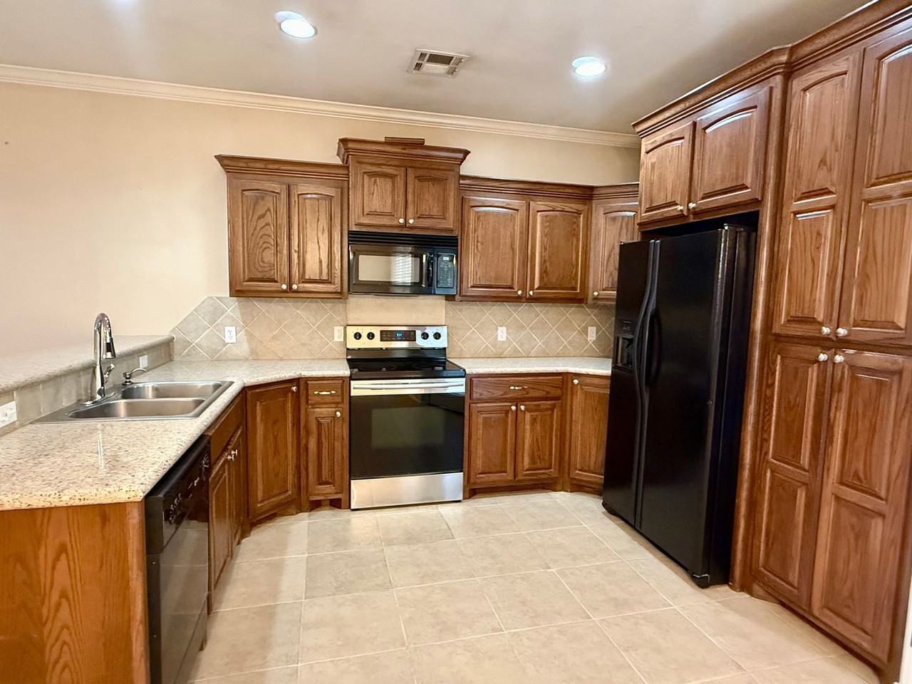 11321 Nw 121st Pl - Photo 4 of 17