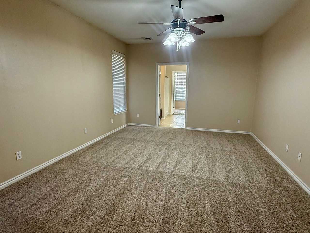 11321 Nw 121st Pl - Photo 6 of 17