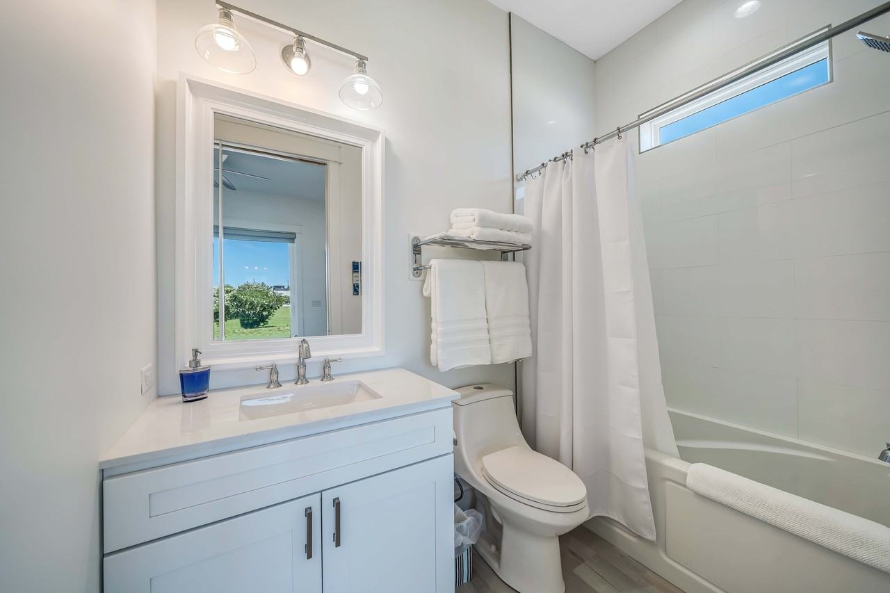 109 E Lakeshore Dr - Photo 2 of 9