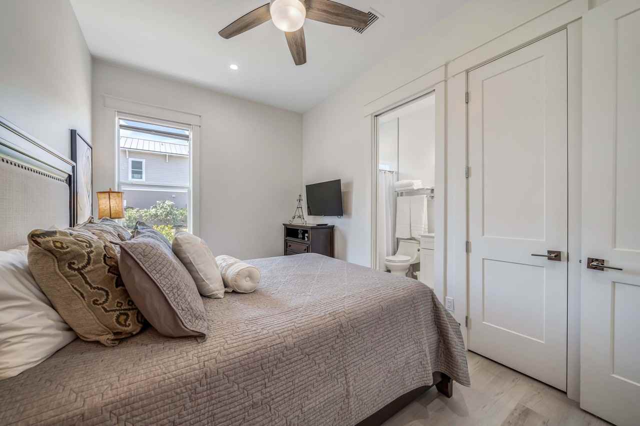 109 E Lakeshore Dr - Photo 4 of 9