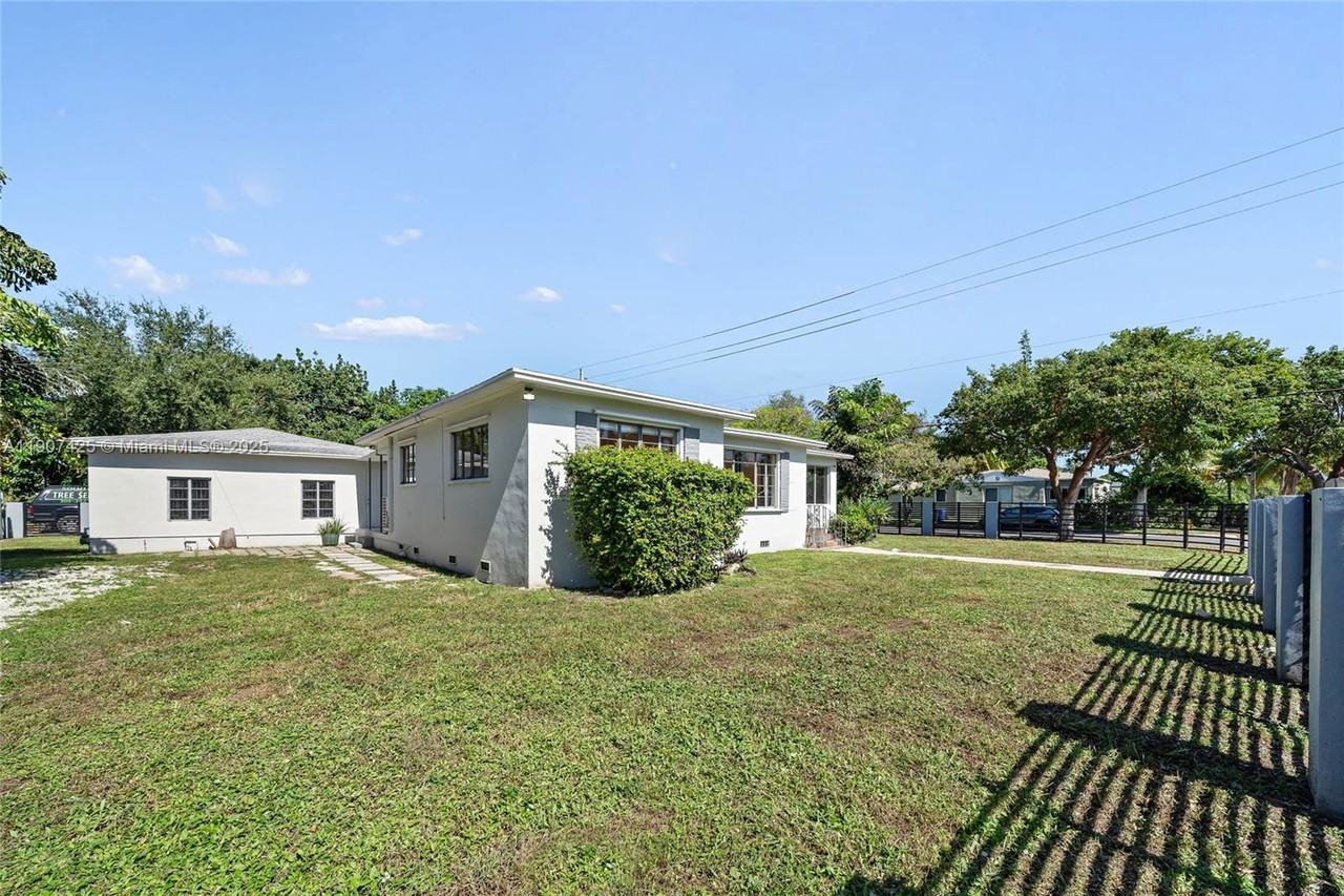 501 Nw 45th St - Photo 3 of 8