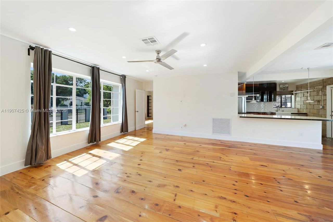 501 Nw 45th St - Photo 4 of 8