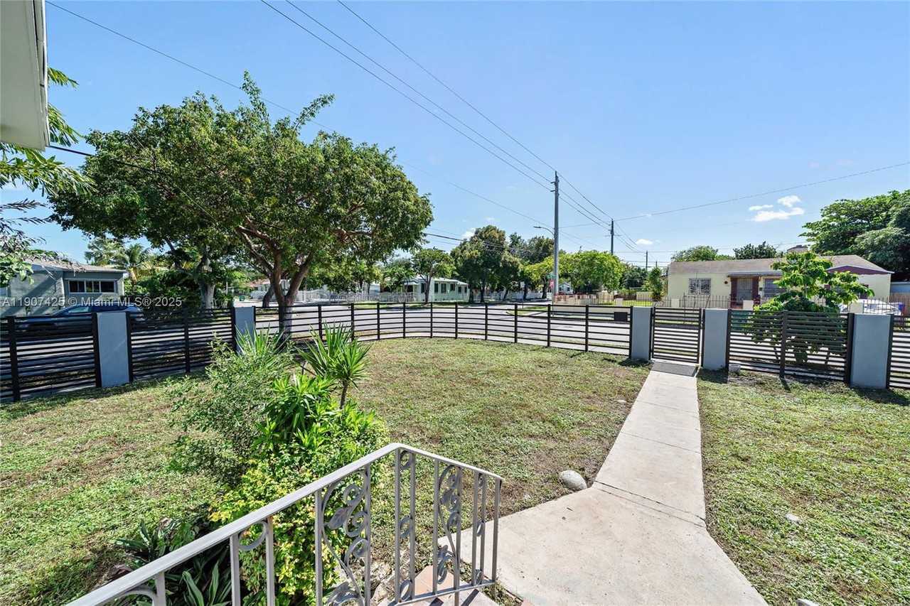 501 Nw 45th St - Photo 6 of 8