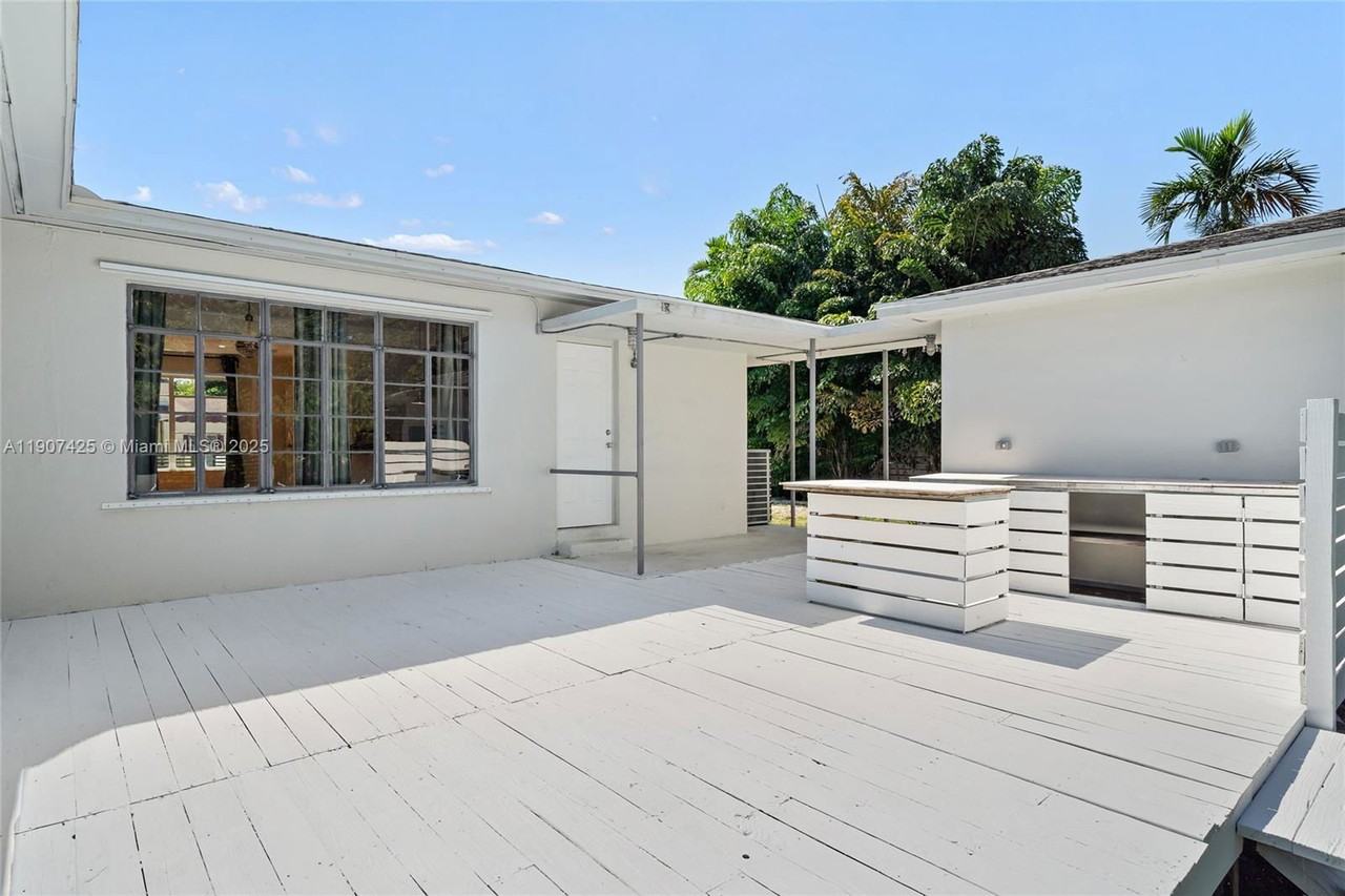 501 Nw 45th St - Photo 7 of 8