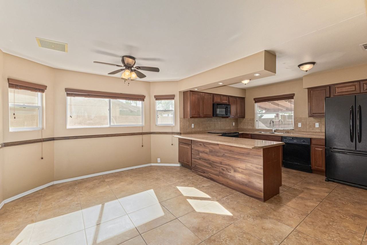 20832 North 17th Avenue - Photo 3 of 21